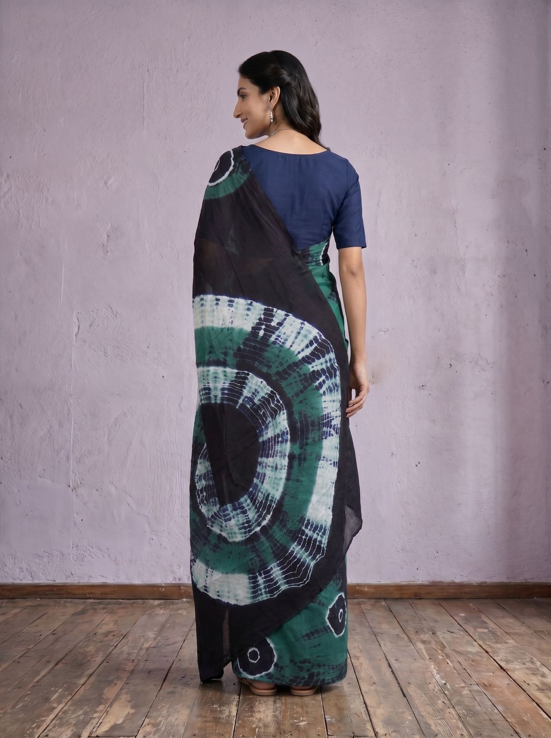 Cotton Green & Black Shibori Tie-Dye Print Saree with Abstract Circle Motifs