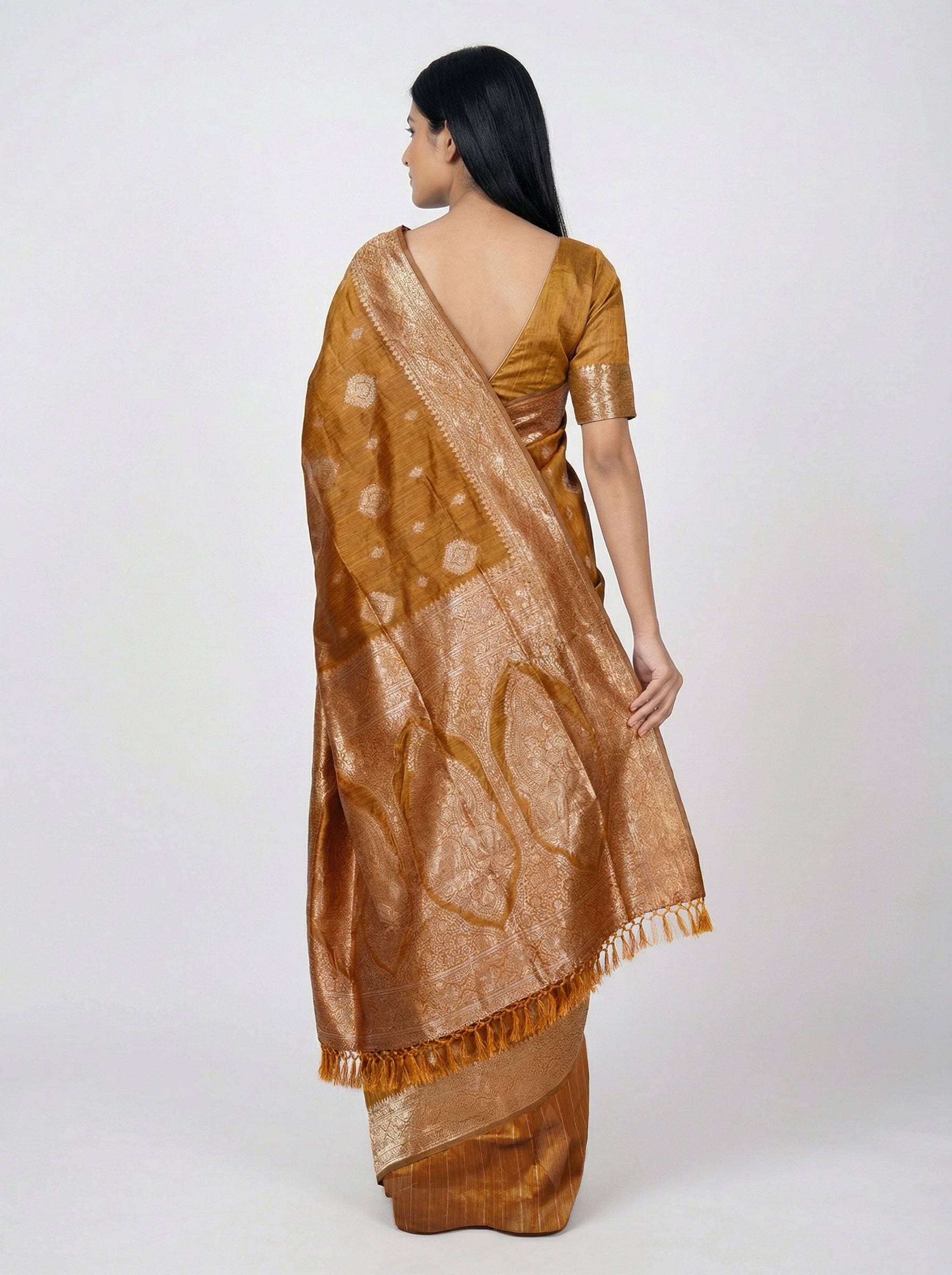 Art Silk Women’s Caramel Saree with Spread Floral Butta Motifs
