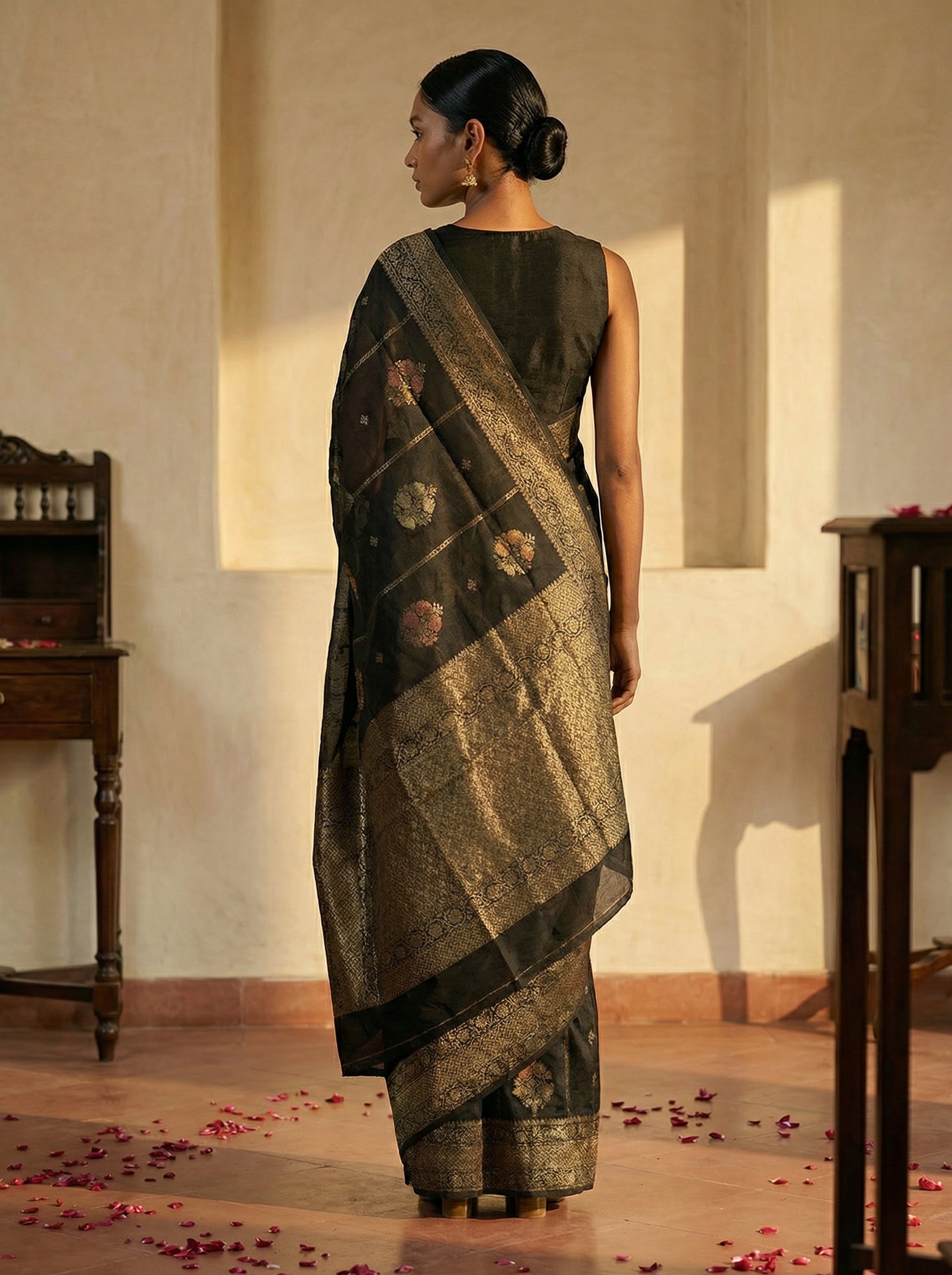 Jute Carbon Black Floral Emblem Saree