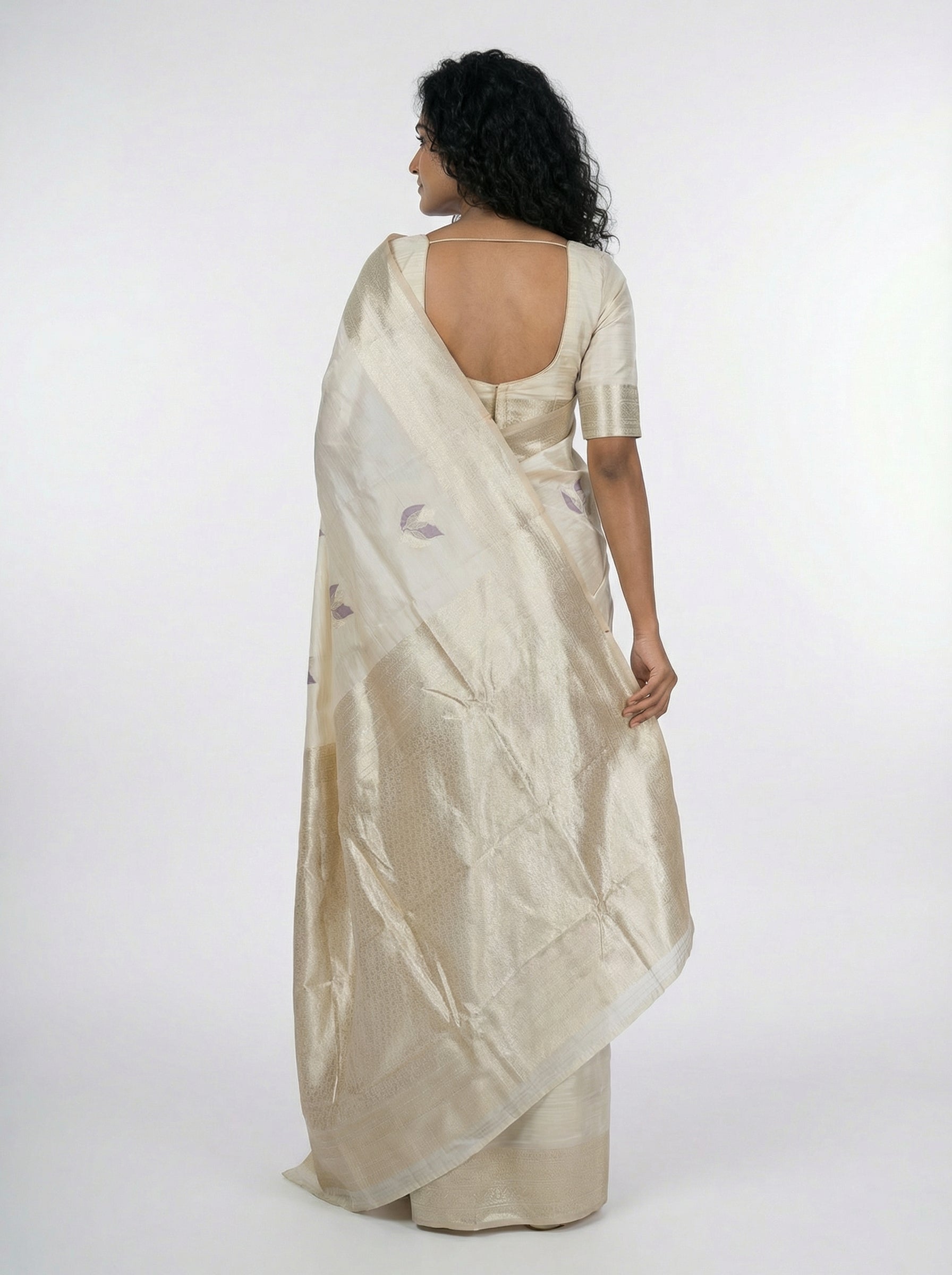 Semi SilkOff White Ethnic Saree with Traditional Pallu & Leaf Weave