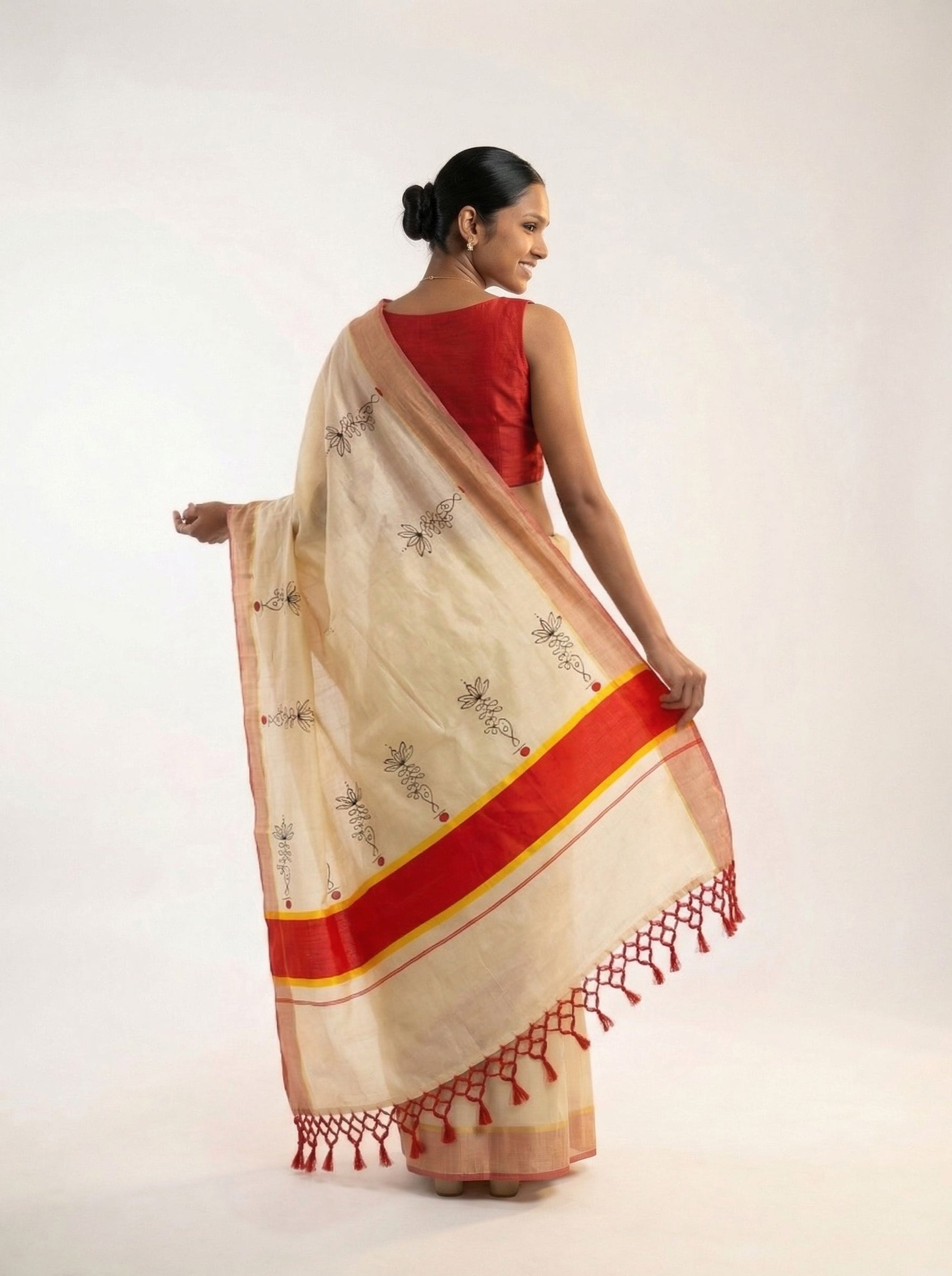 Tissue Cream Saree with Minimal Floral Motif and Peach Border Set Saree