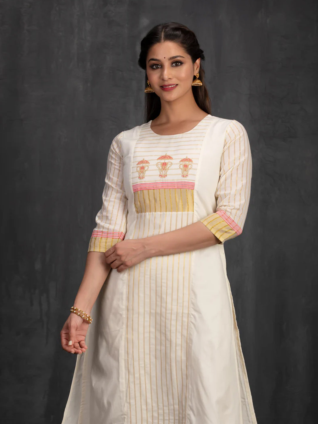 Off-White Mulmul Cotton Kurta with Muthukkuda Golden Thread Work