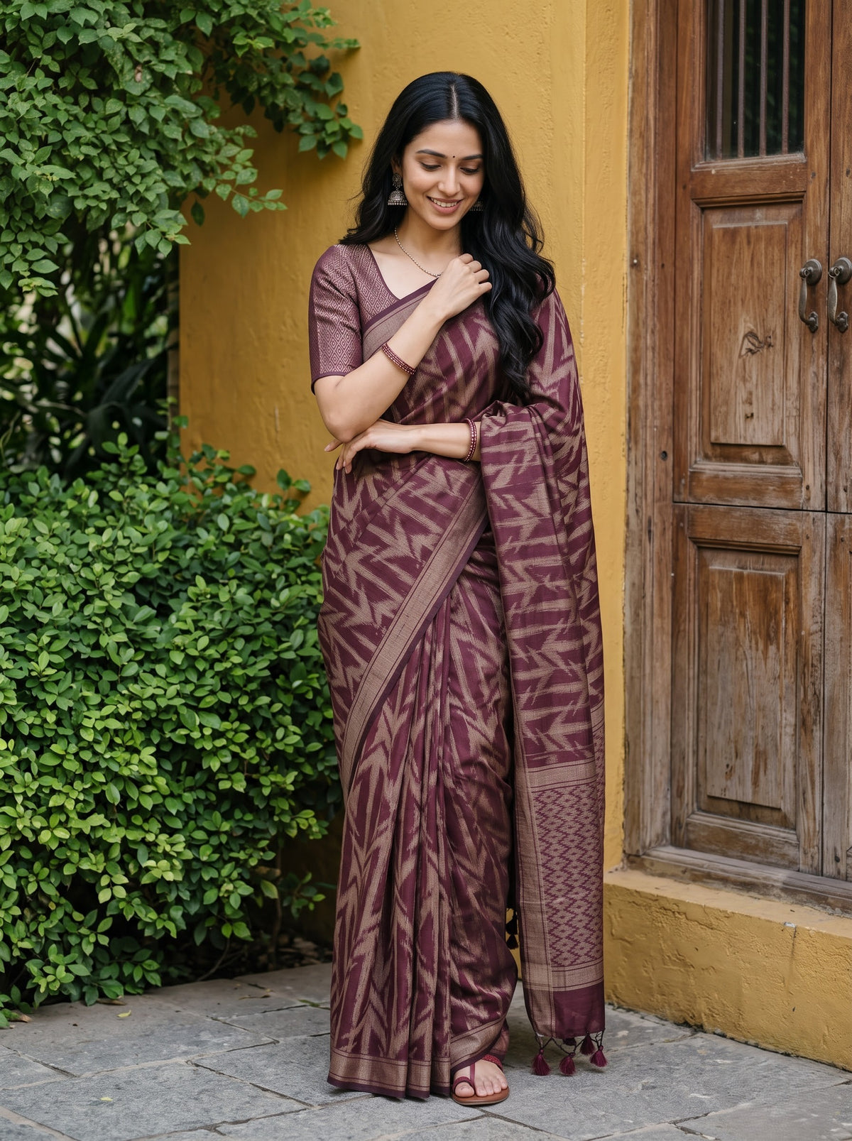 Matka Silk Maroon Golden Chevron Zigzag Diamond Lattice Pallu