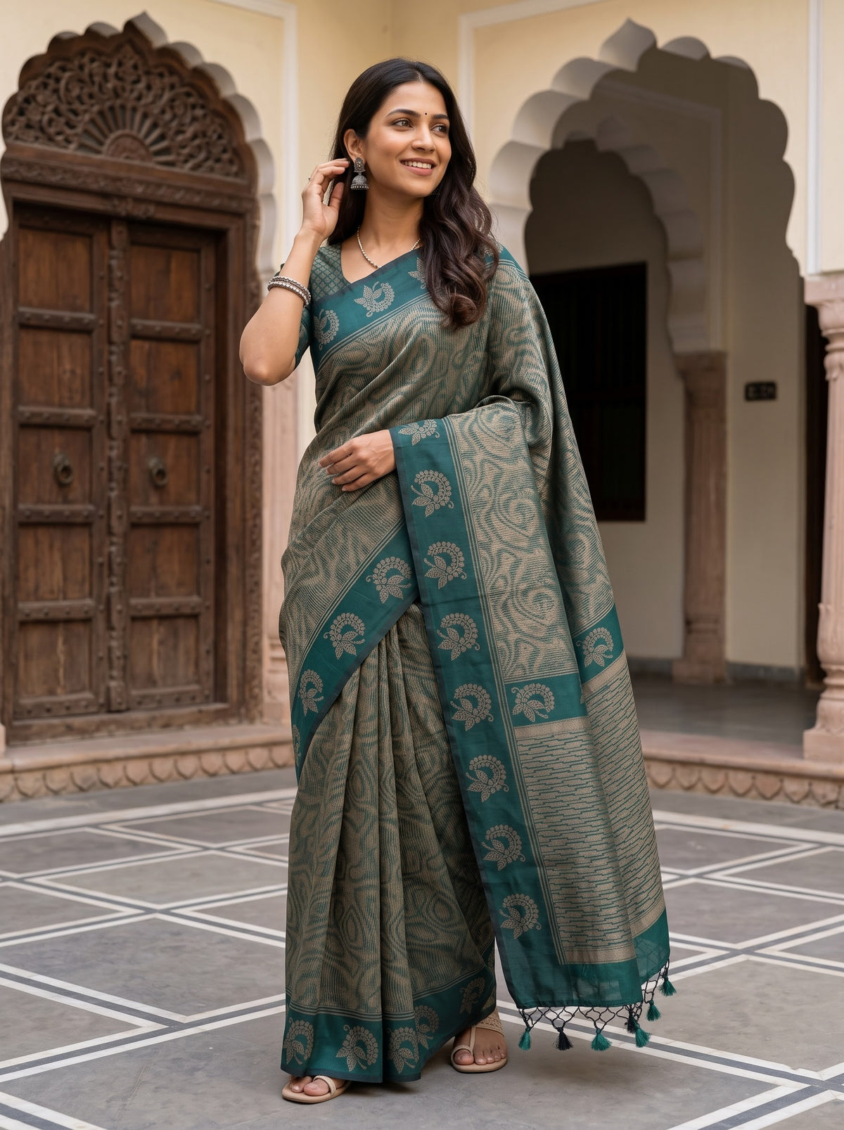 Matka Silk Dark Green Floral Motif Zari Border Chevron Pallu