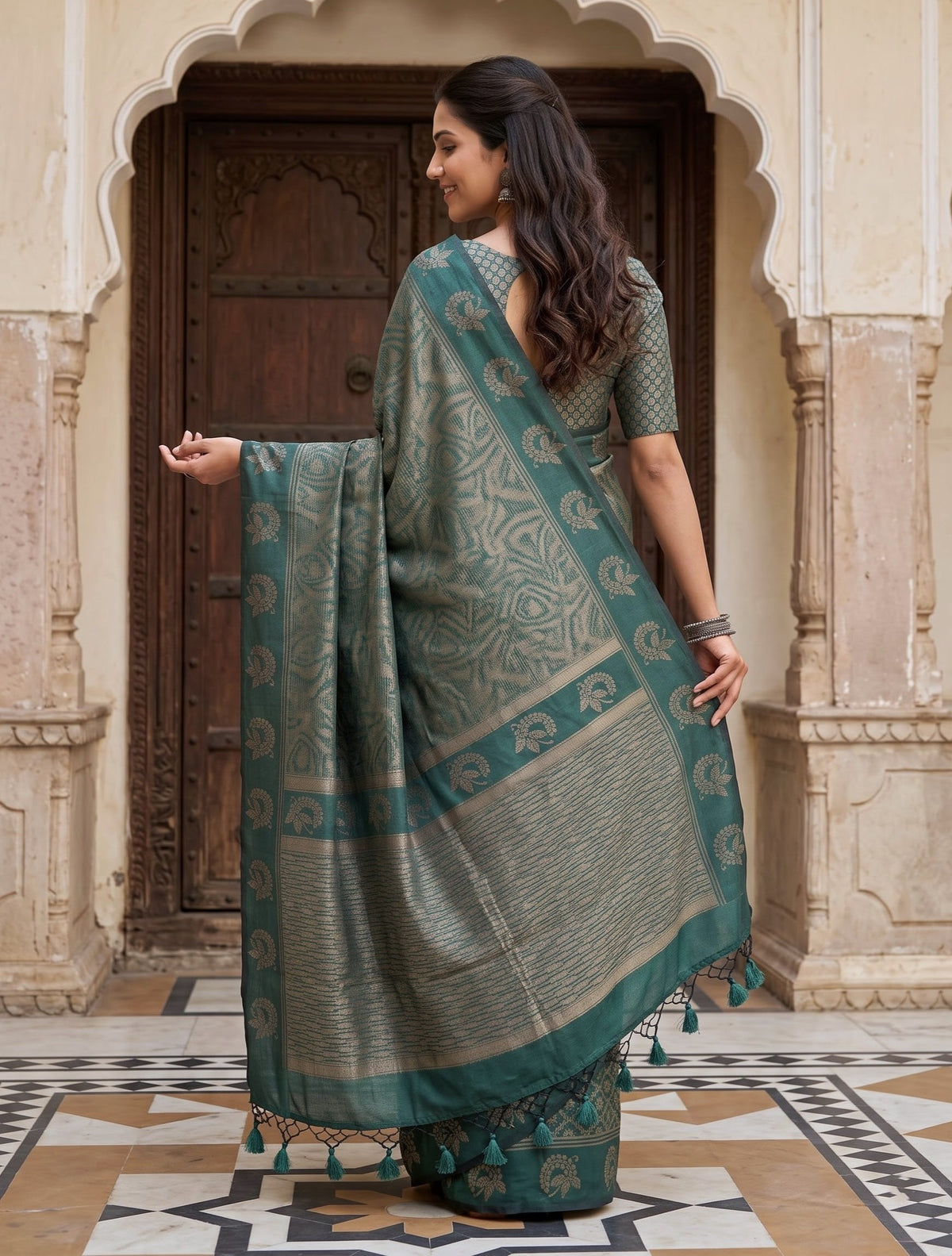 Matka Silk Dark Green Floral Motif Zari Border Chevron Pallu